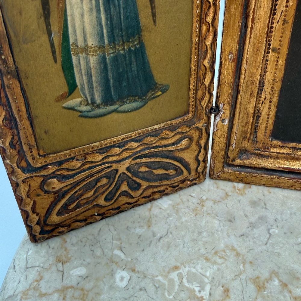 Mid-Century Italian Carved Painted Triptych with Madonna & Child, and Angels - Picture 8 of 16